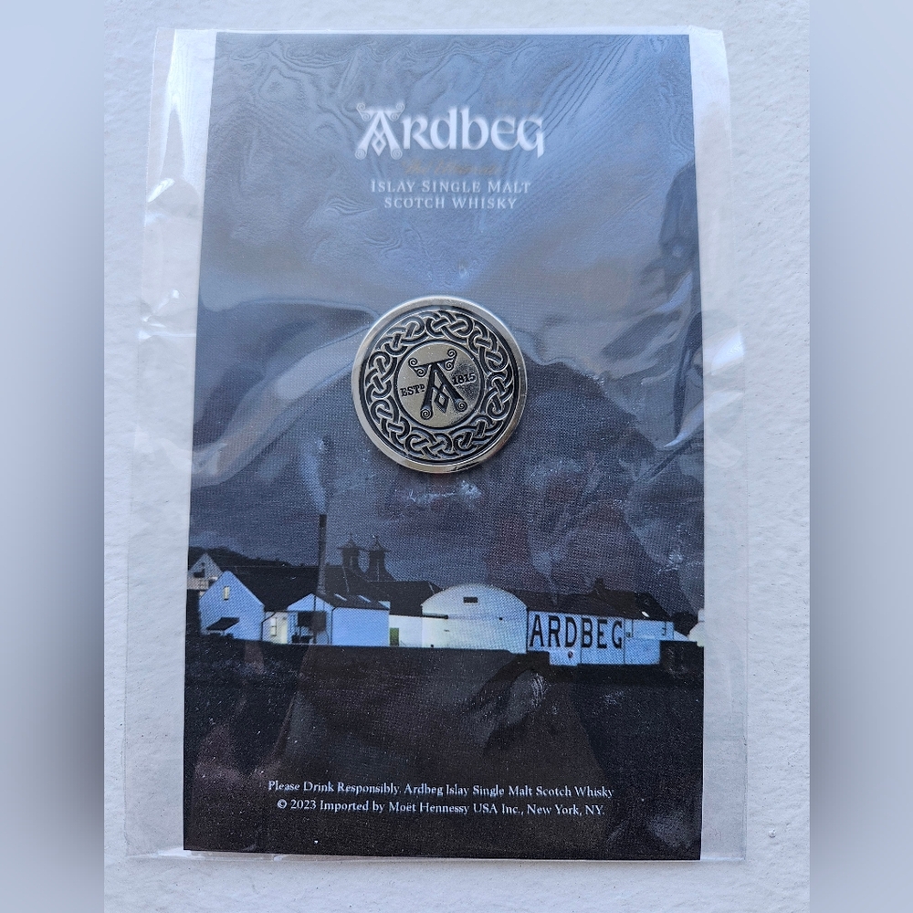 Ardberg limited edition Islay Scotch pin - Picture 1 of 2